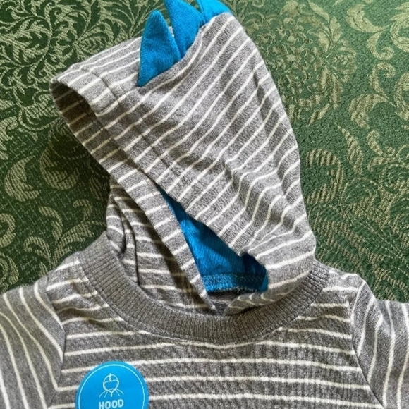 CARTER'S 6M LIKE NEW, DINO SPIKED ROMPER! - Picture 3 of 4